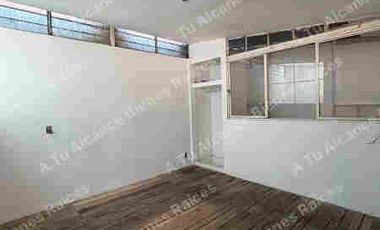 Venta de casa con uso de suelo en Av. Miguel Ángel de Quevedo. Coyoacan, CDMX.