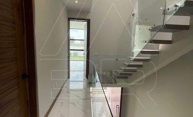 CASA NUEVA EN VENTA  DENTRO DE COTO