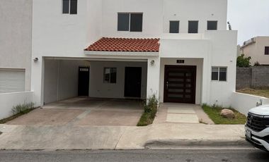 Casa en venta en Bosques del Valle,(cerca de Periférico de la Juventud en Chihuahua)