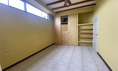 Alquiler De Departamento En Segundo Piso Alto