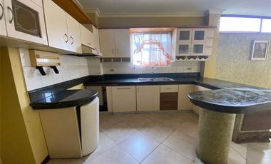 Alquiler De Departamento En Segundo Piso Alto