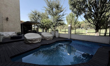 Casa de lujo en venta en Encordada Santa Fe Chihuahua con vista al campo de golf – 635 m² construcción