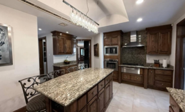 Casa de lujo en venta en Encordada Santa Fe Chihuahua con vista al campo de golf – 635 m² construcción