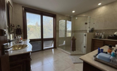 Casa de lujo en venta en Encordada Santa Fe Chihuahua con vista al campo de golf – 635 m² construcción