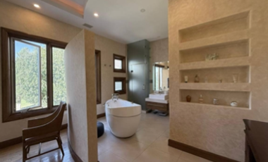 Casa de lujo en venta en Encordada Santa Fe Chihuahua con vista al campo de golf – 635 m² construcción