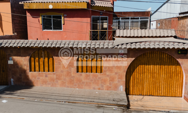 SE VENDE AMPLIA CASA | EXCELENTE UBICACIÓN Y GRAN METRAJE