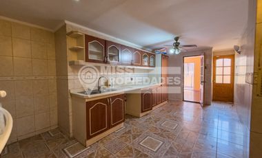 SE VENDE AMPLIA CASA | EXCELENTE UBICACIÓN Y GRAN METRAJE