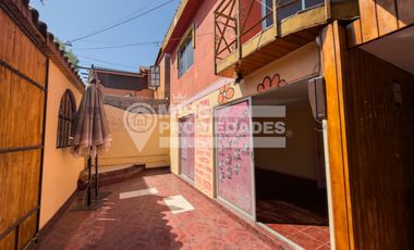 SE VENDE AMPLIA CASA | EXCELENTE UBICACIÓN Y GRAN METRAJE