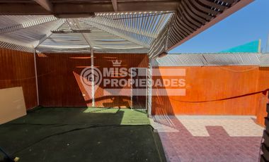 SE VENDE AMPLIA CASA | EXCELENTE UBICACIÓN Y GRAN METRAJE