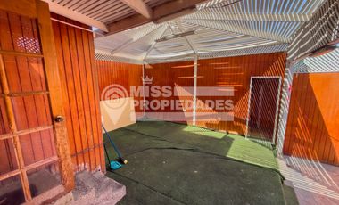 SE VENDE AMPLIA CASA | EXCELENTE UBICACIÓN Y GRAN METRAJE