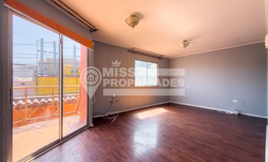 SE VENDE AMPLIA CASA | EXCELENTE UBICACIÓN Y GRAN METRAJE