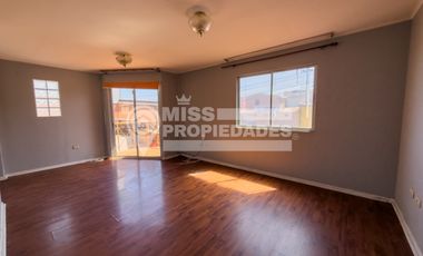 SE VENDE AMPLIA CASA | EXCELENTE UBICACIÓN Y GRAN METRAJE