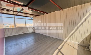 SE VENDE AMPLIA CASA | EXCELENTE UBICACIÓN Y GRAN METRAJE