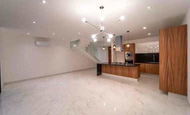 Casa en renta en coto Cerezo de Valle Imperial, Sección Bosques