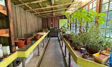 4Habitaciones,4baños y una casa anexa como para visitas.