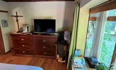 4Habitaciones,4baños y una casa anexa como para visitas.