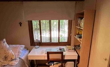 4Habitaciones,4baños y una casa anexa como para visitas.