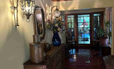 4Habitaciones,4baños y una casa anexa como para visitas.