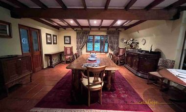 4Habitaciones,4baños y una casa anexa como para visitas.