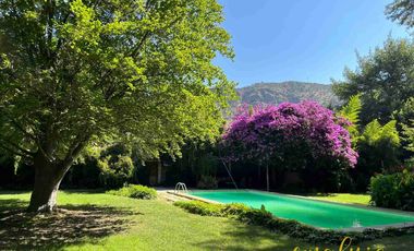 4Habitaciones,4baños y una casa anexa como para visitas.