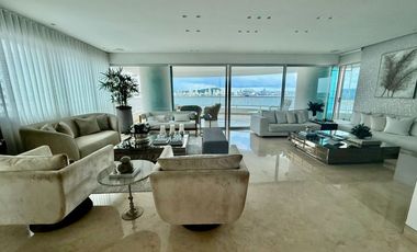 Extraordinario apartamento recien remodelado frente a la bahia de Cartagena