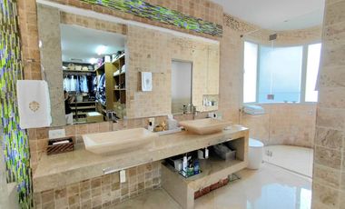 Extraordinario apartamento recien remodelado frente a la bahia de Cartagena