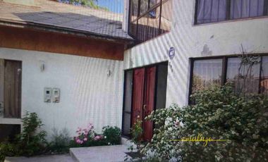 Casa de 4hab 4bñs, 2 pisos cercana al Jumbo Rgua.