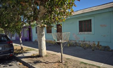 Se vende casa de un piso en centro de la ciudad, calle aldunate La calera