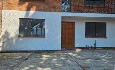 CASA EN   DOS NIVELES   CENTRICA