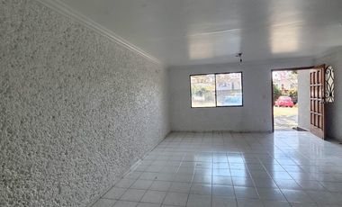 CASA EN   DOS NIVELES   CENTRICA