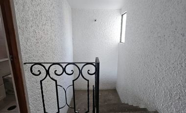 CASA EN   DOS NIVELES   CENTRICA