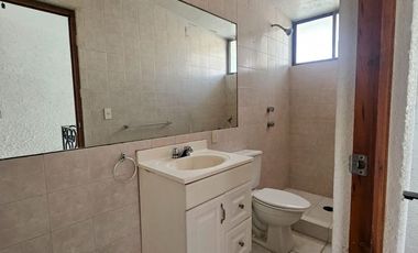 CASA EN   DOS NIVELES   CENTRICA