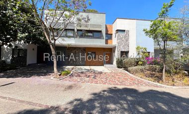 Renta de casa con 4 Hab, 4 Baños en Altozano, Queretaro, Mexico.