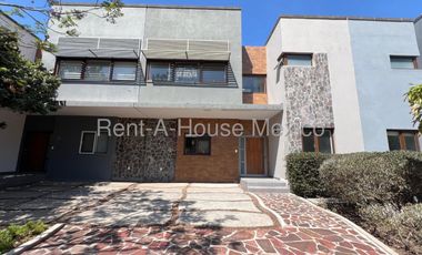 Renta de casa con 4 Hab, 4 Baños en Altozano, Queretaro, Mexico.