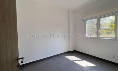 Renta de casa con 4 Hab, 4 Baños en Altozano, Queretaro, Mexico.