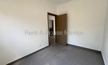 Renta de casa con 4 Hab, 4 Baños en Altozano, Queretaro, Mexico.