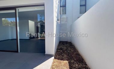 Renta de casa con 4 Hab, 4 Baños en Altozano, Queretaro, Mexico.