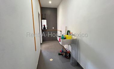 Renta de casa con 4 Hab, 4 Baños en Altozano, Queretaro, Mexico.
