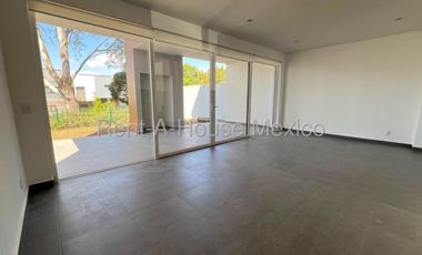 Renta de casa con 4 Hab, 4 Baños en Altozano, Queretaro, Mexico.