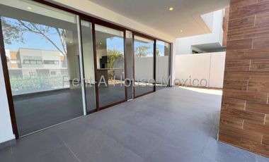 Renta de casa con 4 Hab, 4 Baños en Altozano, Queretaro, Mexico.