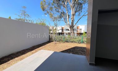 Renta de casa con 4 Hab, 4 Baños en Altozano, Queretaro, Mexico.
