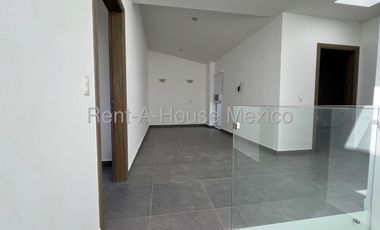 Renta de casa con 4 Hab, 4 Baños en Altozano, Queretaro, Mexico.