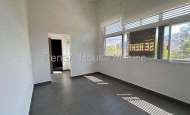 Renta de casa con 4 Hab, 4 Baños en Altozano, Queretaro, Mexico.