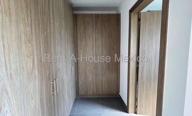 Renta de casa con 4 Hab, 4 Baños en Altozano, Queretaro, Mexico.
