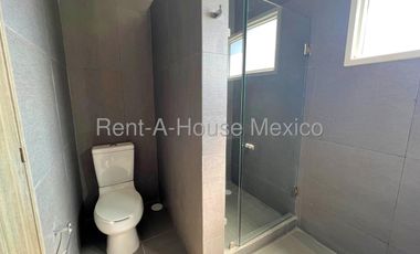 Renta de casa con 4 Hab, 4 Baños en Altozano, Queretaro, Mexico.
