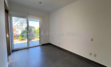 Renta de casa con 4 Hab, 4 Baños en Altozano, Queretaro, Mexico.