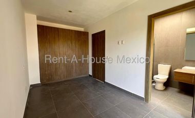 Renta de casa con 4 Hab, 4 Baños en Altozano, Queretaro, Mexico.