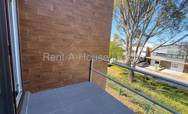 Renta de casa con 4 Hab, 4 Baños en Altozano, Queretaro, Mexico.