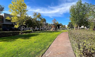 Renta de casa con 4 Hab, 4 Baños en Altozano, Queretaro, Mexico.
