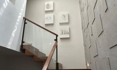 OPORTUNIDAD!! VENTA EN PARQUES VIRREYES, propiedad lista para habitar en una de las zonas mas exclusivas de Zapopan.